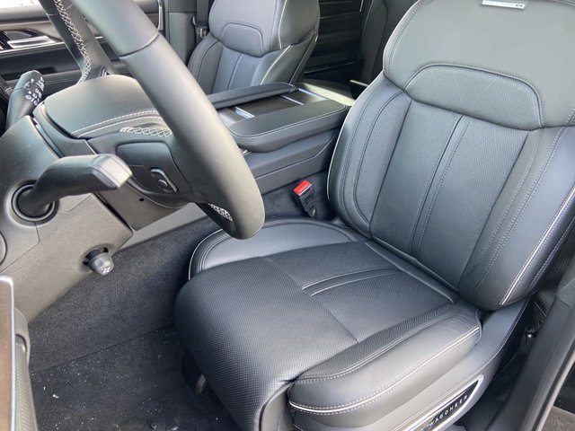 Vehicle image 16 of 19
