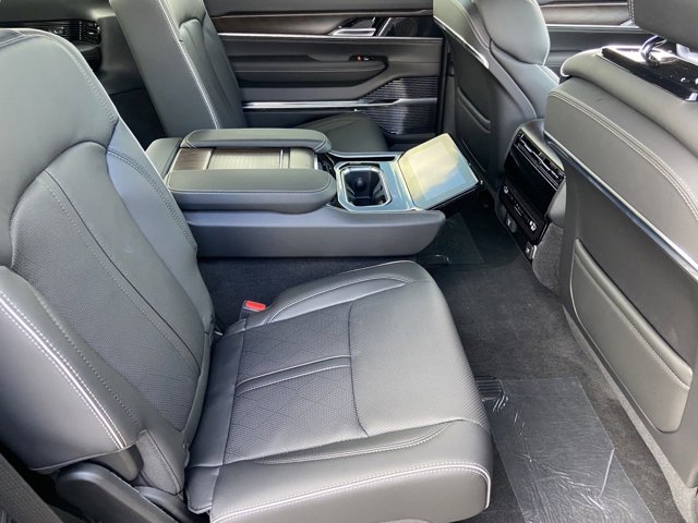 Vehicle image 9 of 19