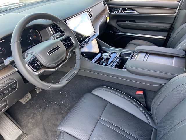 Vehicle image 15 of 19