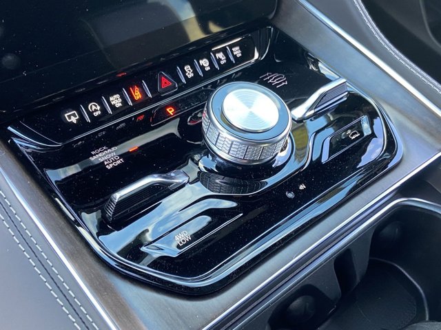 Vehicle image 17 of 19