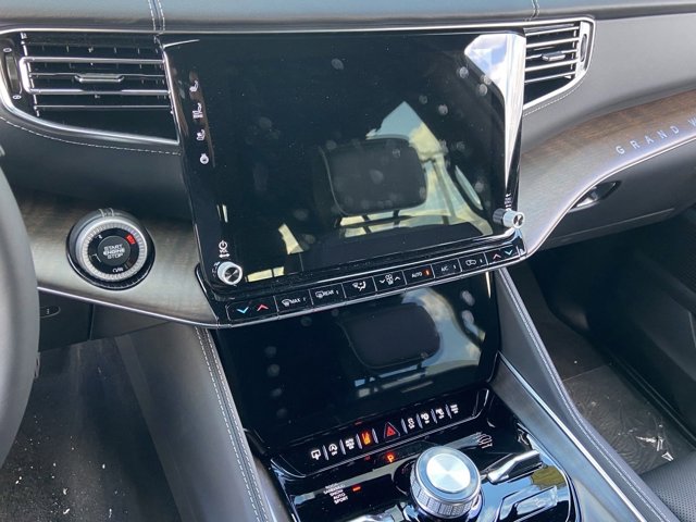 Vehicle image 18 of 19
