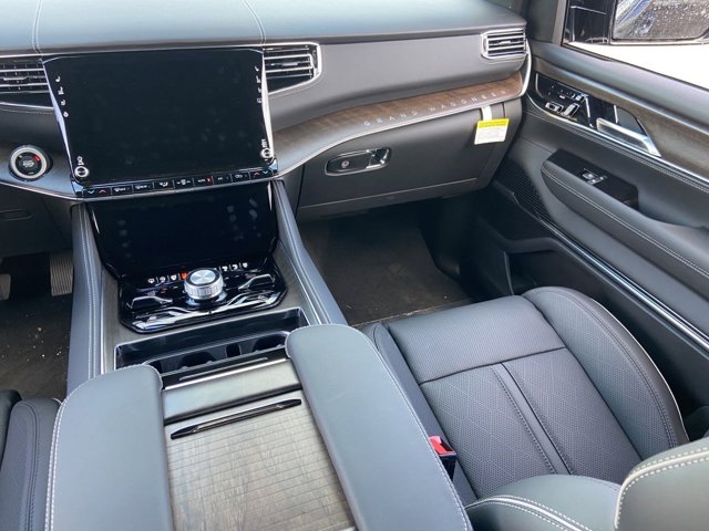 Vehicle image 12 of 19
