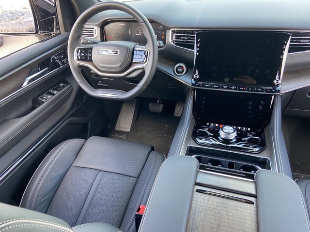 Vehicle image 10 of 19