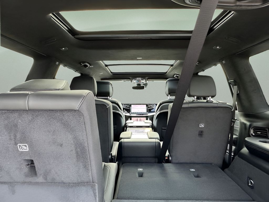 Vehicle image 19 of 21