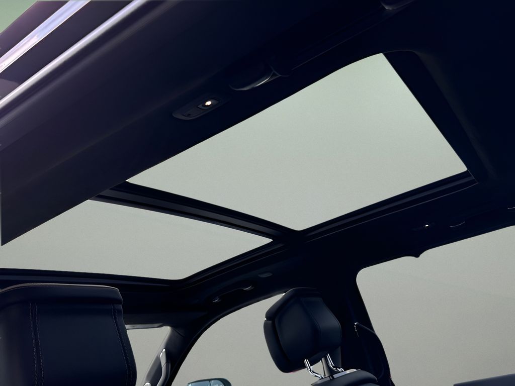 Vehicle image 12 of 21