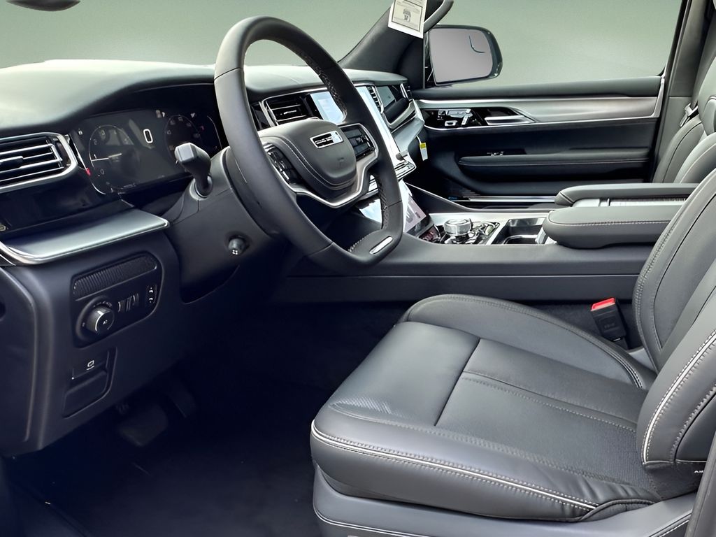 Vehicle image 13 of 21