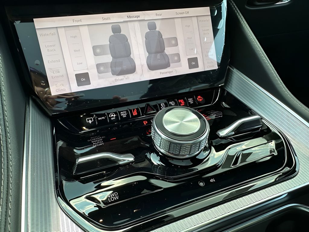 Vehicle image 14 of 21