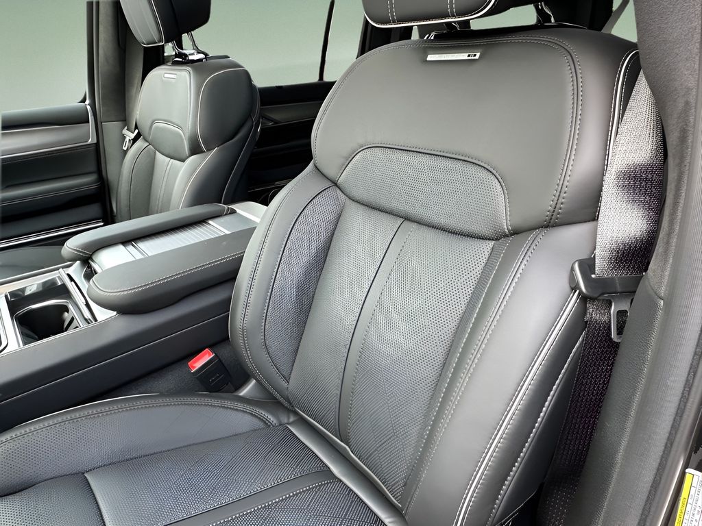 Vehicle image 10 of 21