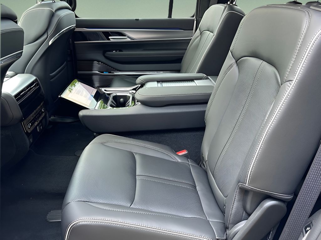 Vehicle image 9 of 21