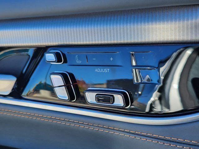 Vehicle image 21 of 26