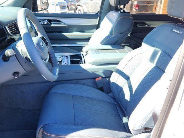 Vehicle image 11 of 26