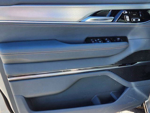 Vehicle image 9 of 26