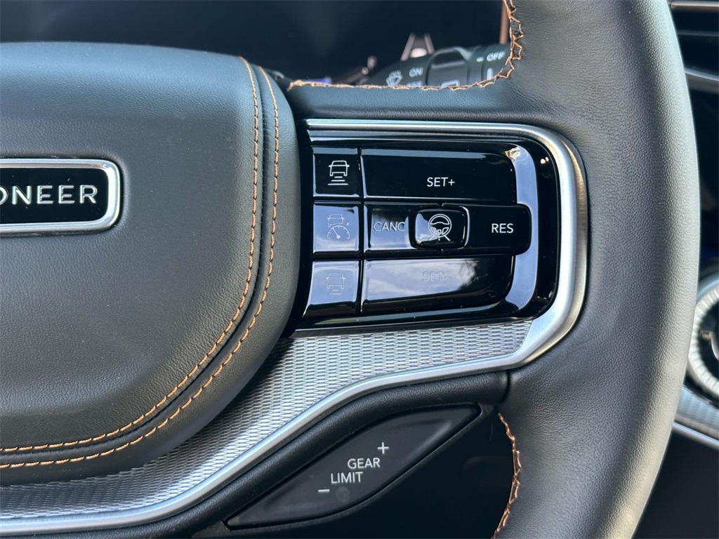 Vehicle image 27 of 30