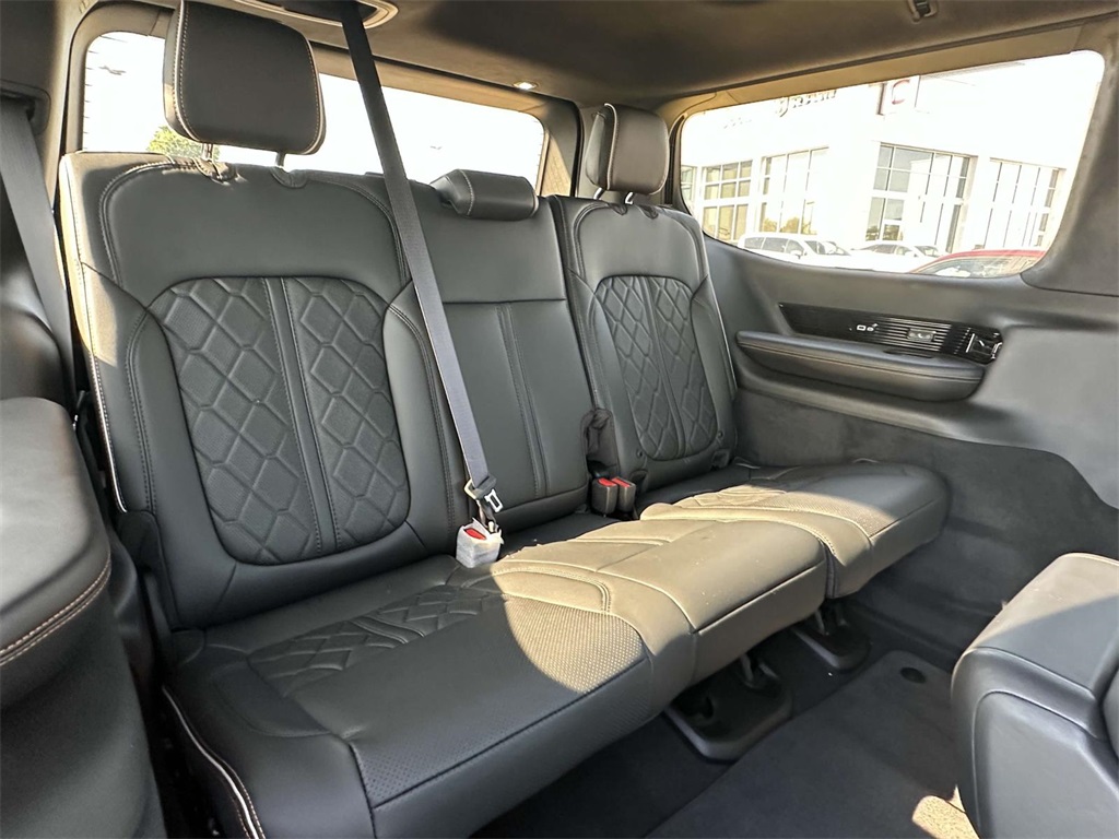 Vehicle image 13 of 30