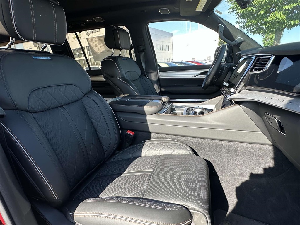 Vehicle image 14 of 30