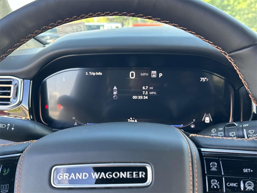 Vehicle image 28 of 30