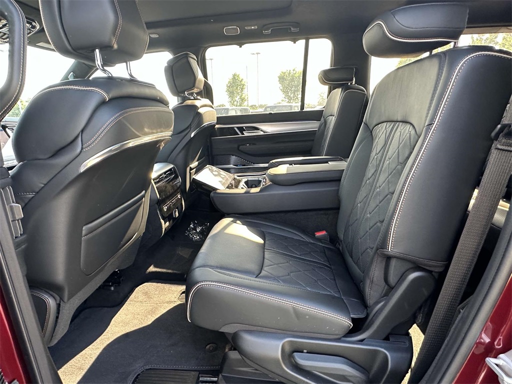 Vehicle image 11 of 30