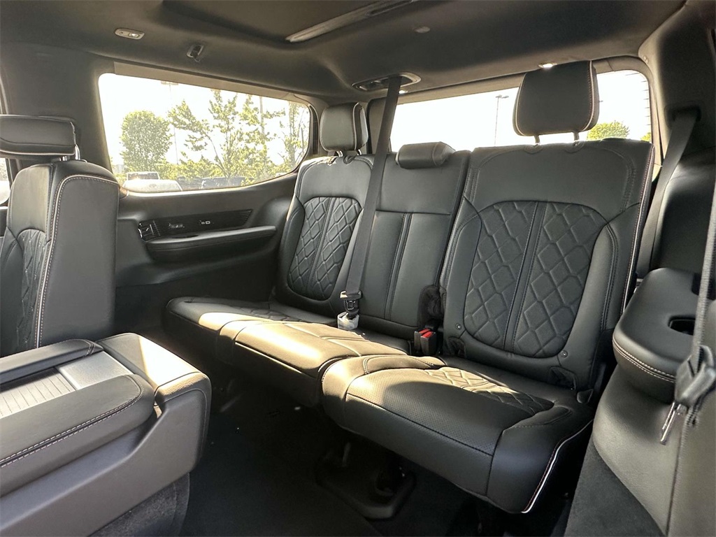 Vehicle image 10 of 30