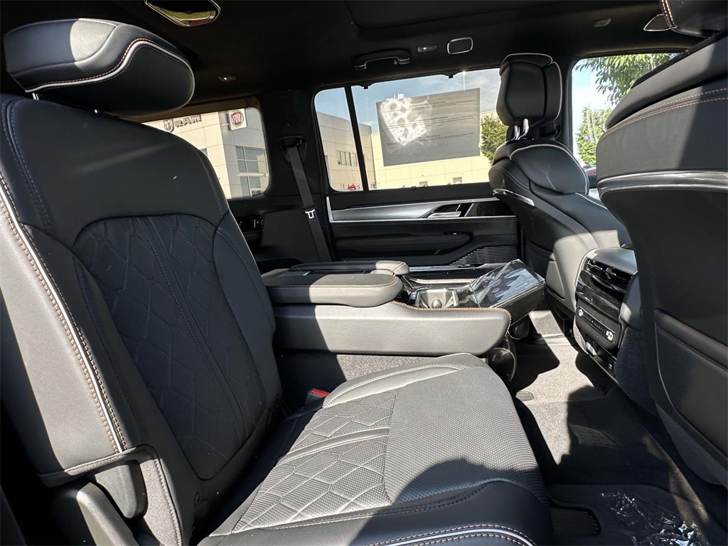 Vehicle image 12 of 30