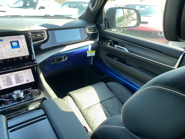 Vehicle image 35 of 37