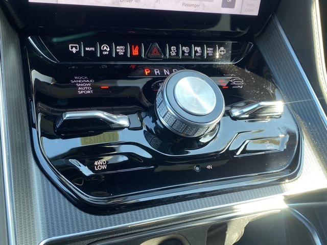 Vehicle image 23 of 37