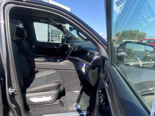 Vehicle image 27 of 37