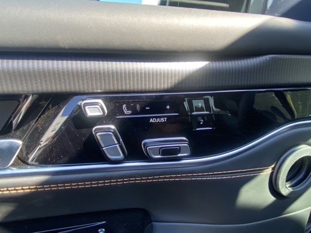 Vehicle image 16 of 37