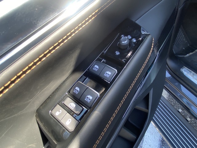 Vehicle image 14 of 37