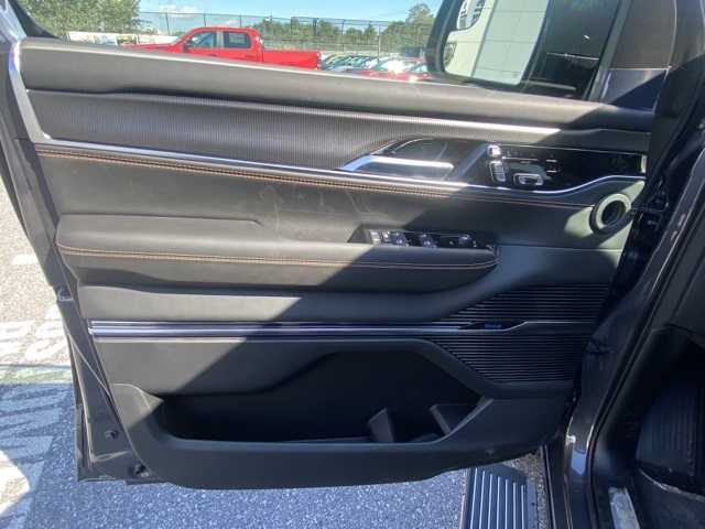 Vehicle image 13 of 37