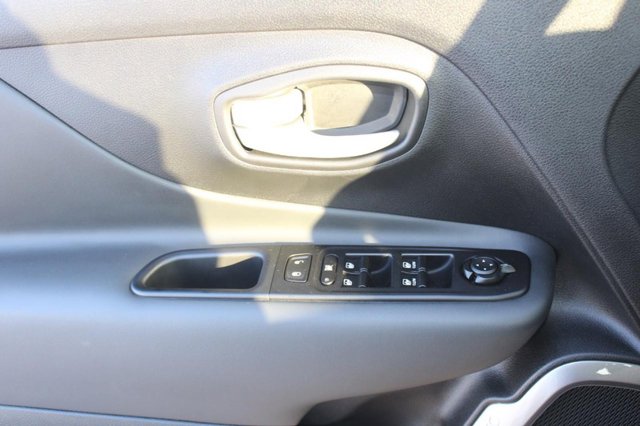 Vehicle image 31 of 35