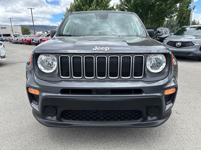 2023 Jeep Renegade Latitude Image 3 of 41