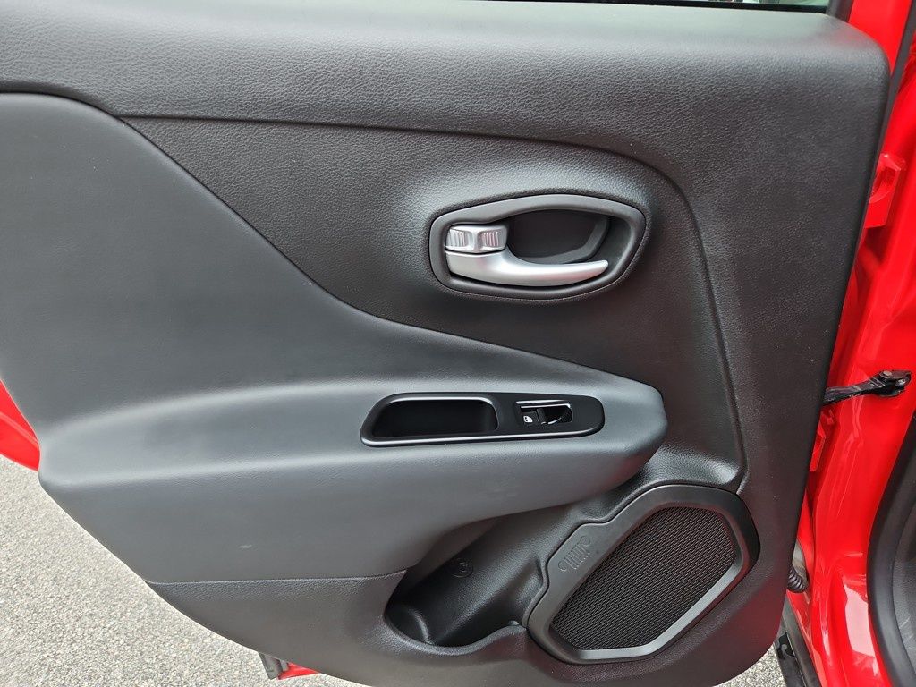 Vehicle image 27 of 41