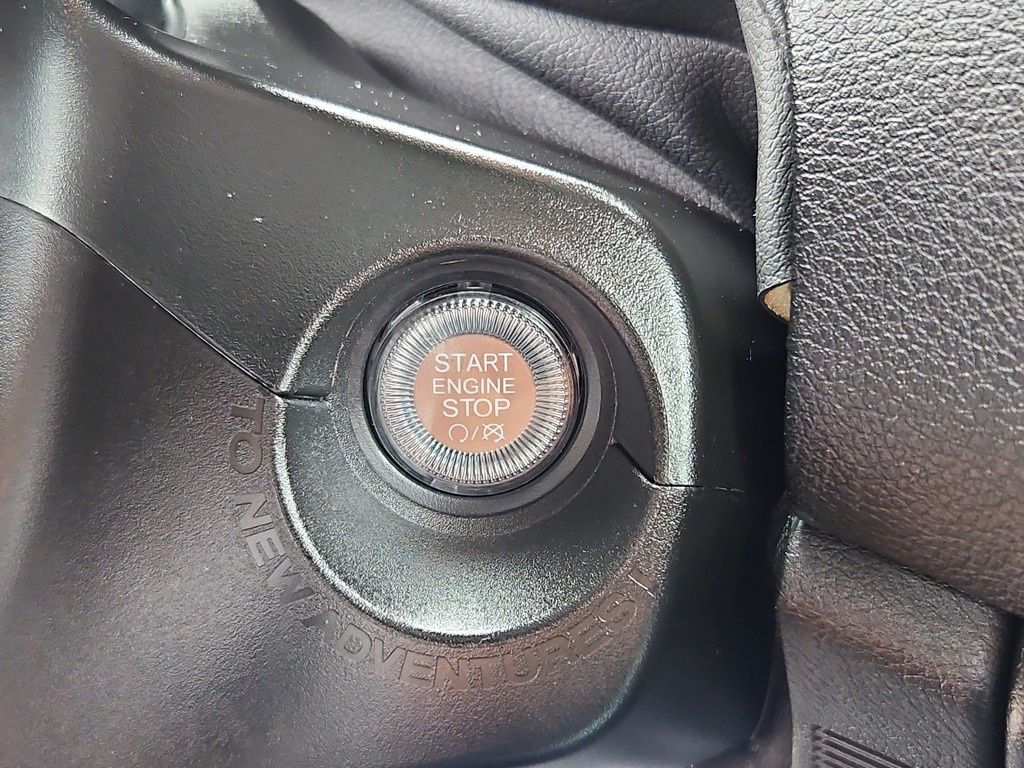 Vehicle image 21 of 41