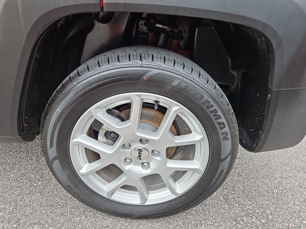 Vehicle image 31 of 41