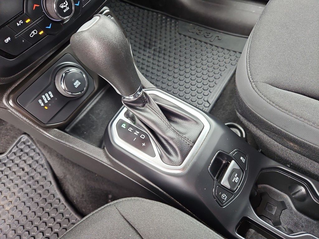 Vehicle image 25 of 41