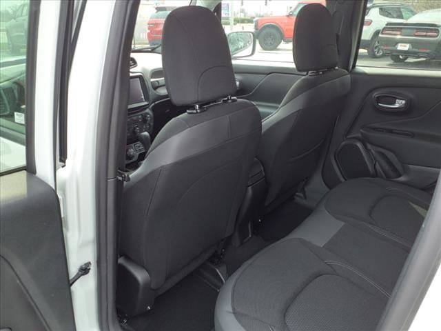 Vehicle image 11 of 21