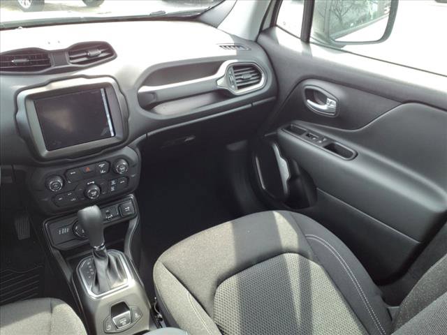 Vehicle image 15 of 21