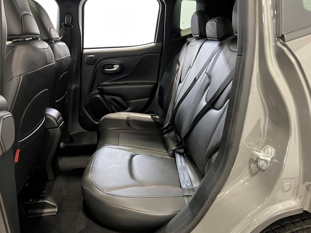 Vehicle image 18 of 42