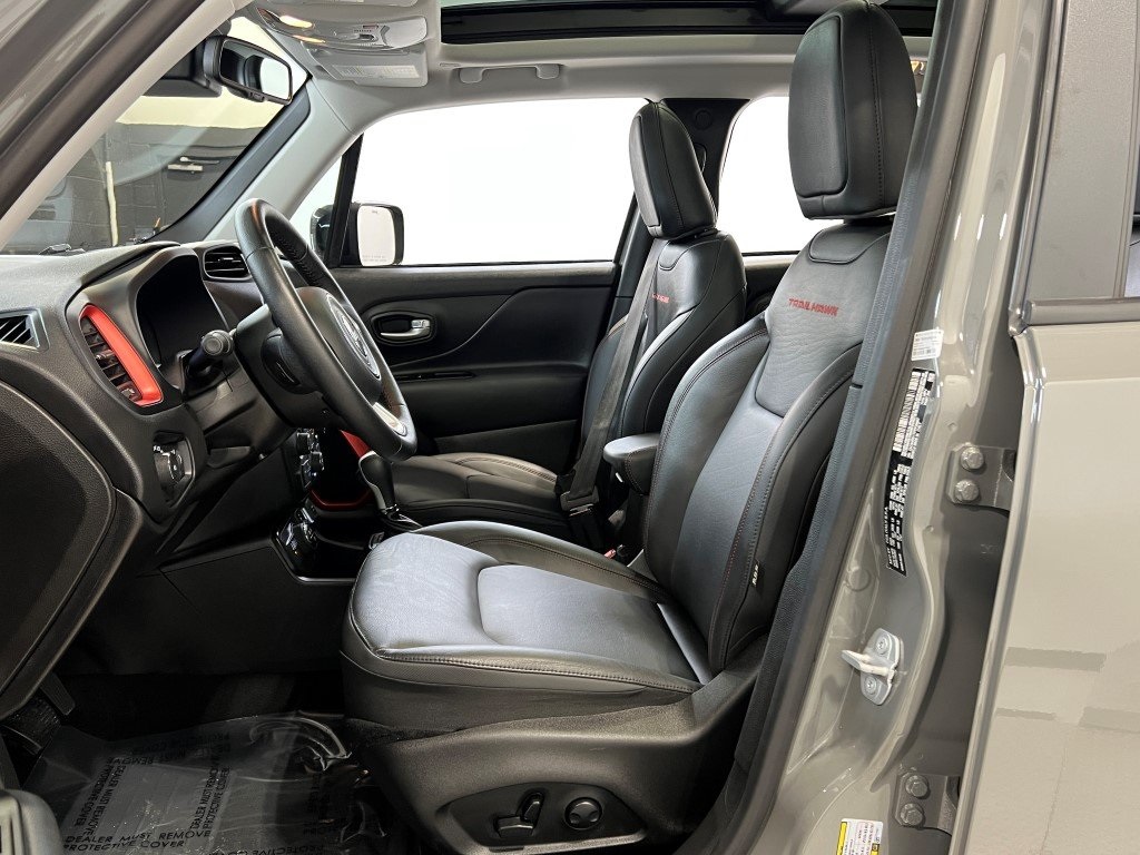 Vehicle image 21 of 42