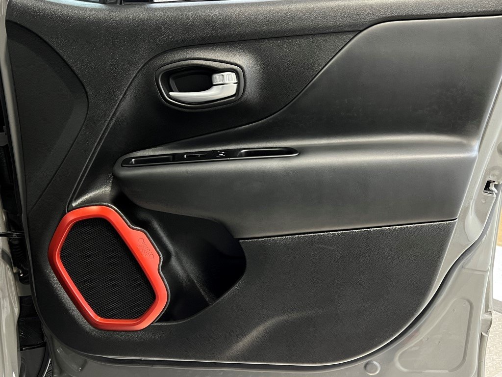 Vehicle image 13 of 42