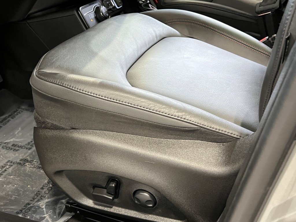 Vehicle image 22 of 42