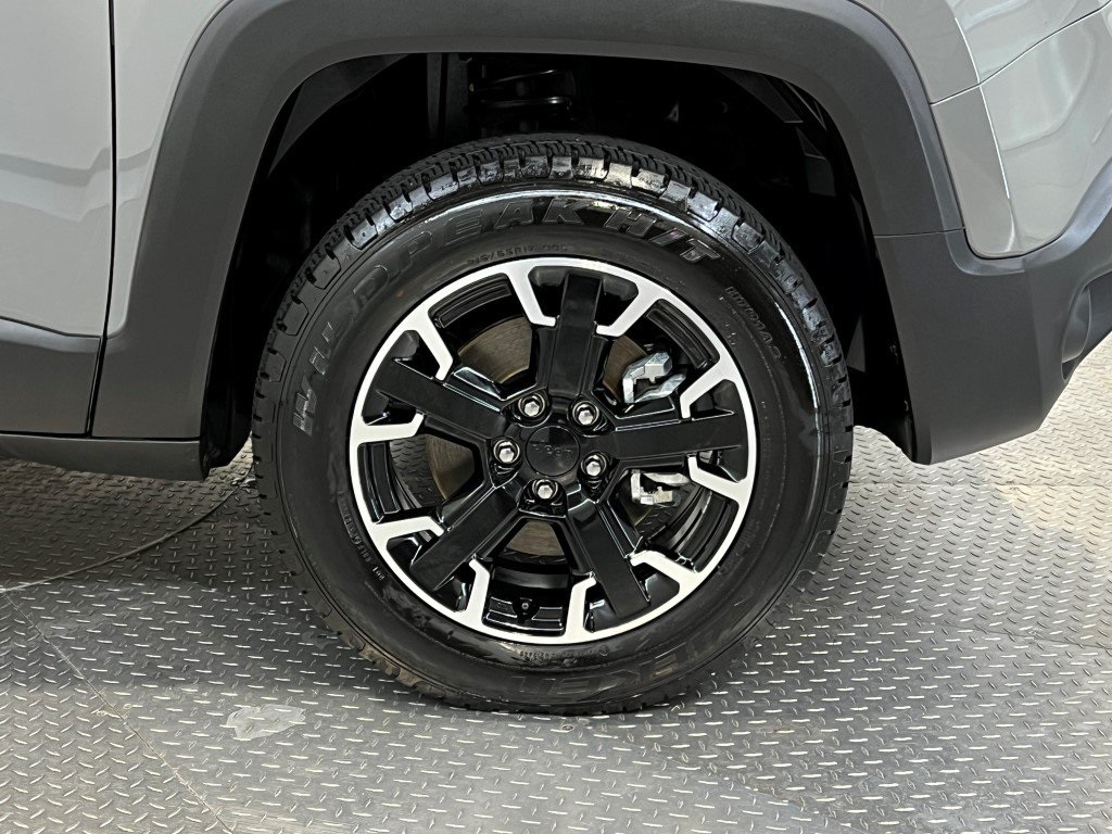 Vehicle image 9 of 42