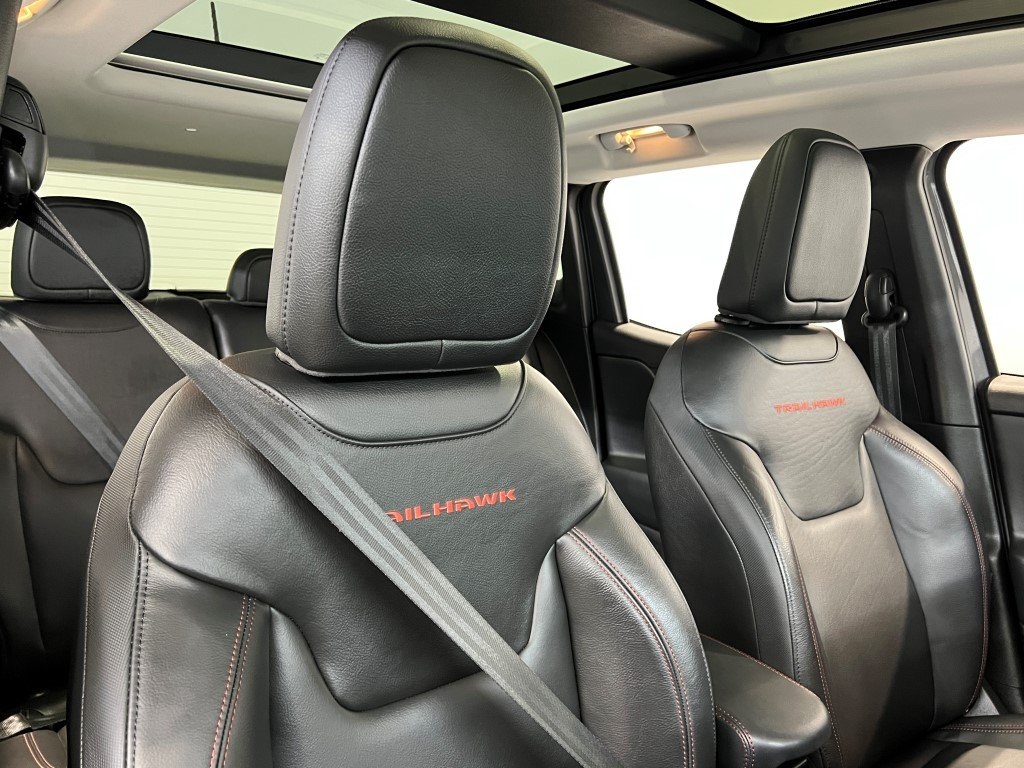 Vehicle image 11 of 42