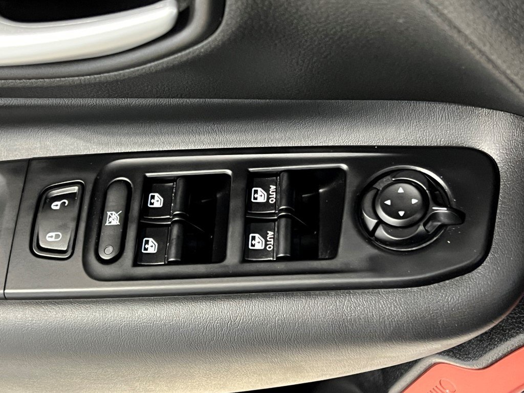 Vehicle image 38 of 42