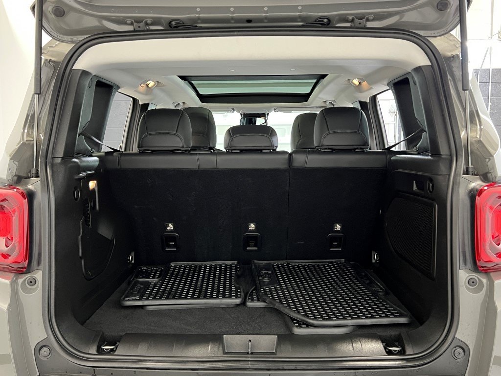 Vehicle image 16 of 42