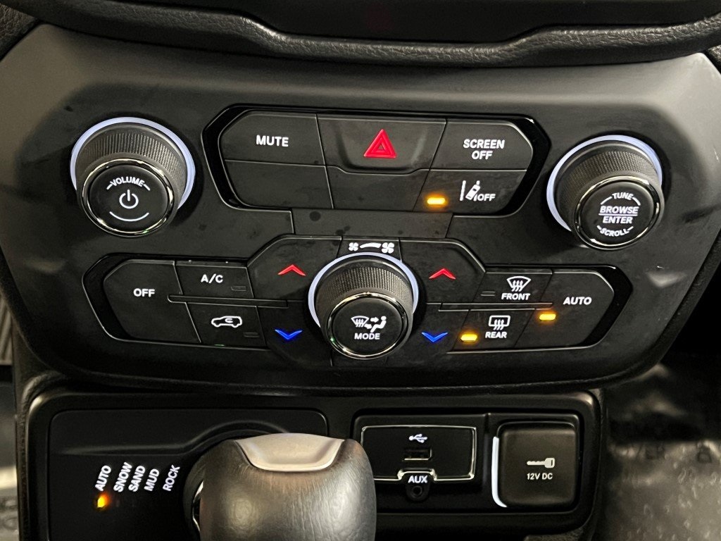 Vehicle image 31 of 42