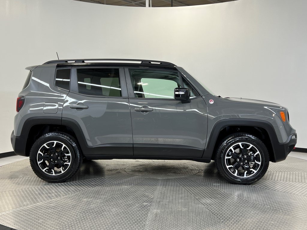 Vehicle image 4 of 42