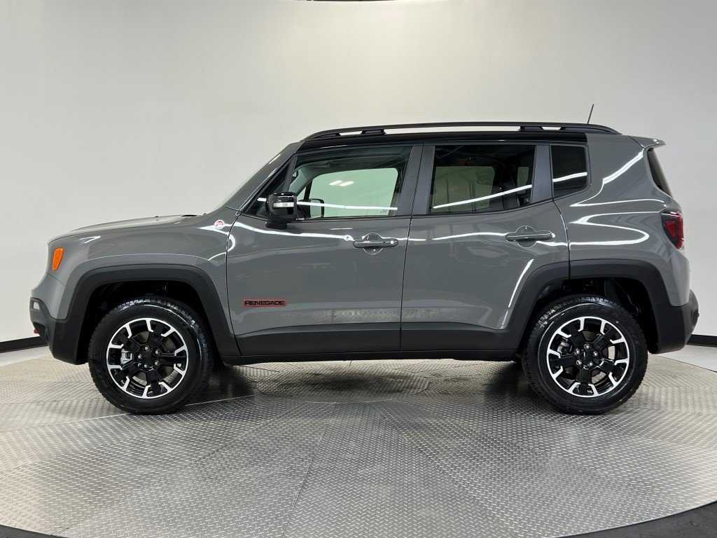Vehicle image 8 of 42