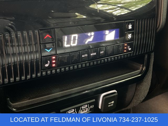 2023 Jeep Wagoneer Series III Image 27 of 38