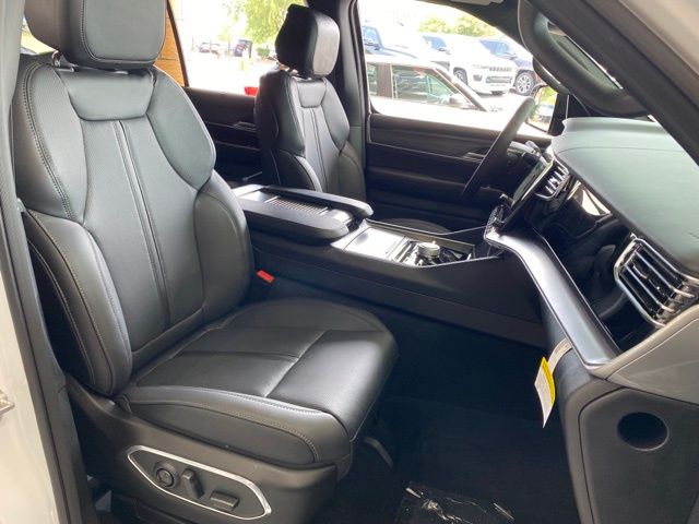 Vehicle image 13 of 40